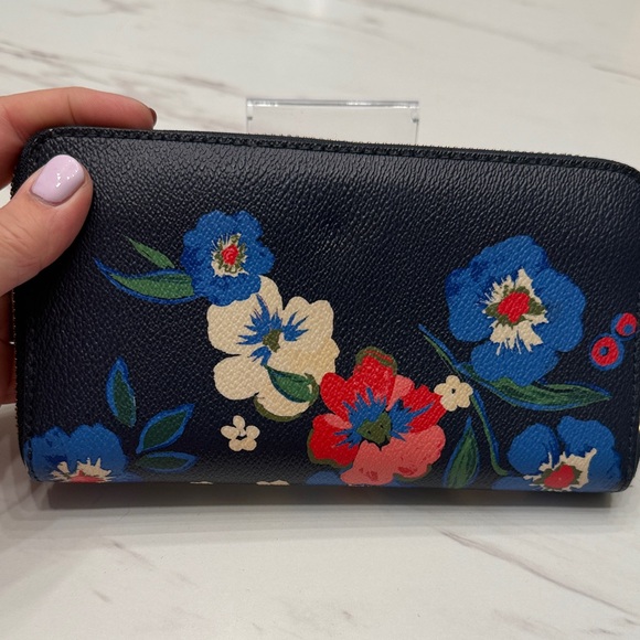 Tory Burch Navy Floral Zip-Around Wallet with Gold Logo - Picture 8 of 10
